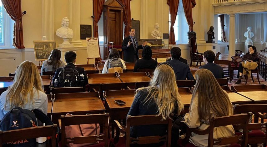 UVA學生制定人工智能法律.png UVA學生制定人工智能法律.png